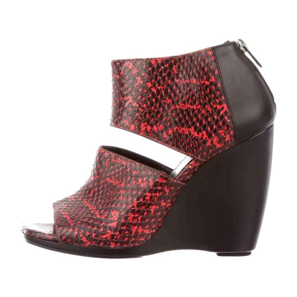 Balenciaga Wedges w/ Tags
Size: 5 | IT 35